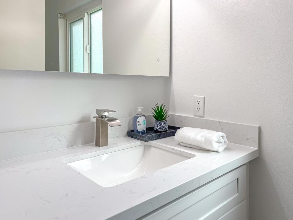 Sweet 2 bd for monthly stay! 20 mi to Disney